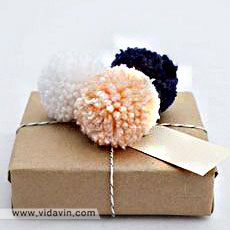 کادو کردن کتاب با منگوله
